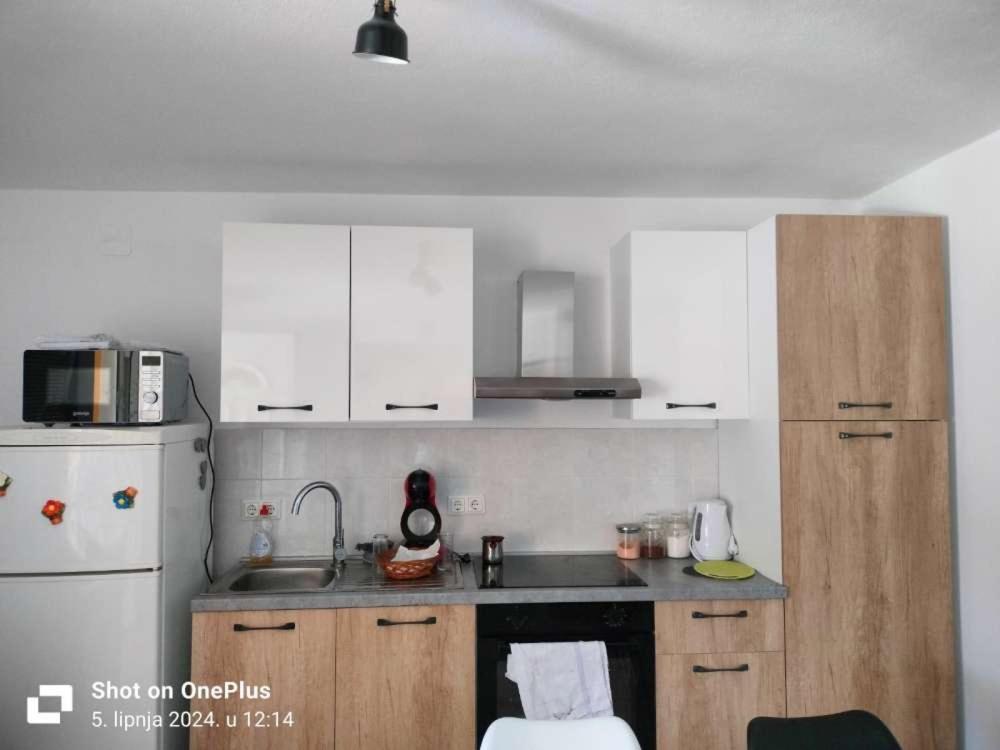 Apartmani Lipa Ртина Екстериор снимка